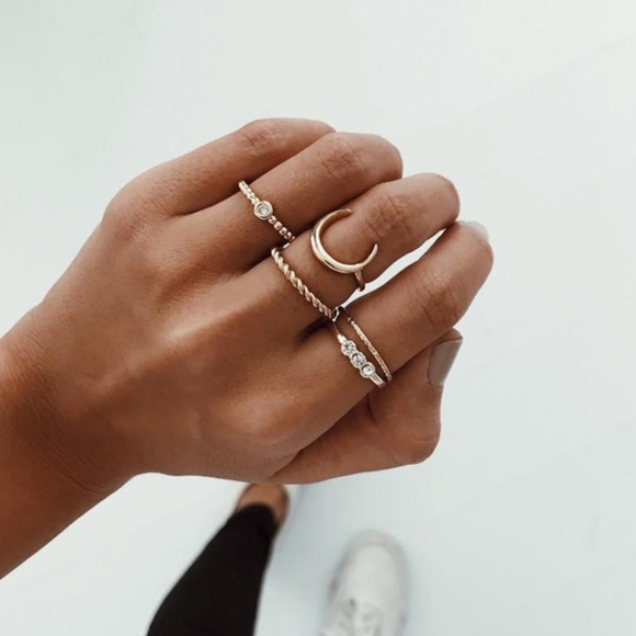 Jewelry - ▪️ Gold Tone Boho Ring Set